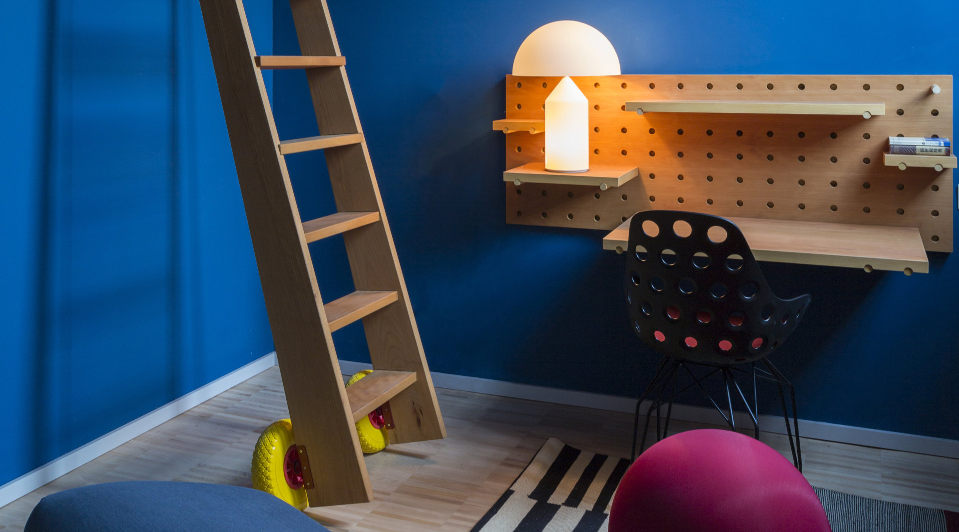 Interior Architecture in Milan, a suspended bridge inside the apartament PH. Filippo Romano